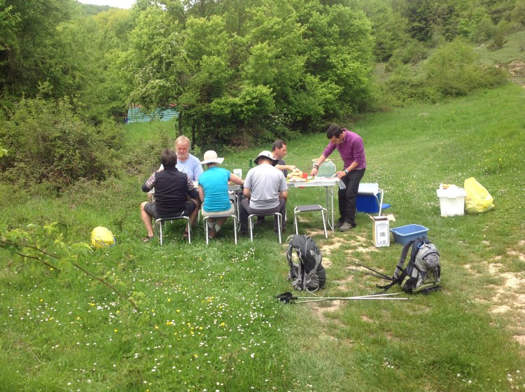 A civilised lunch on the Ignatian Camino